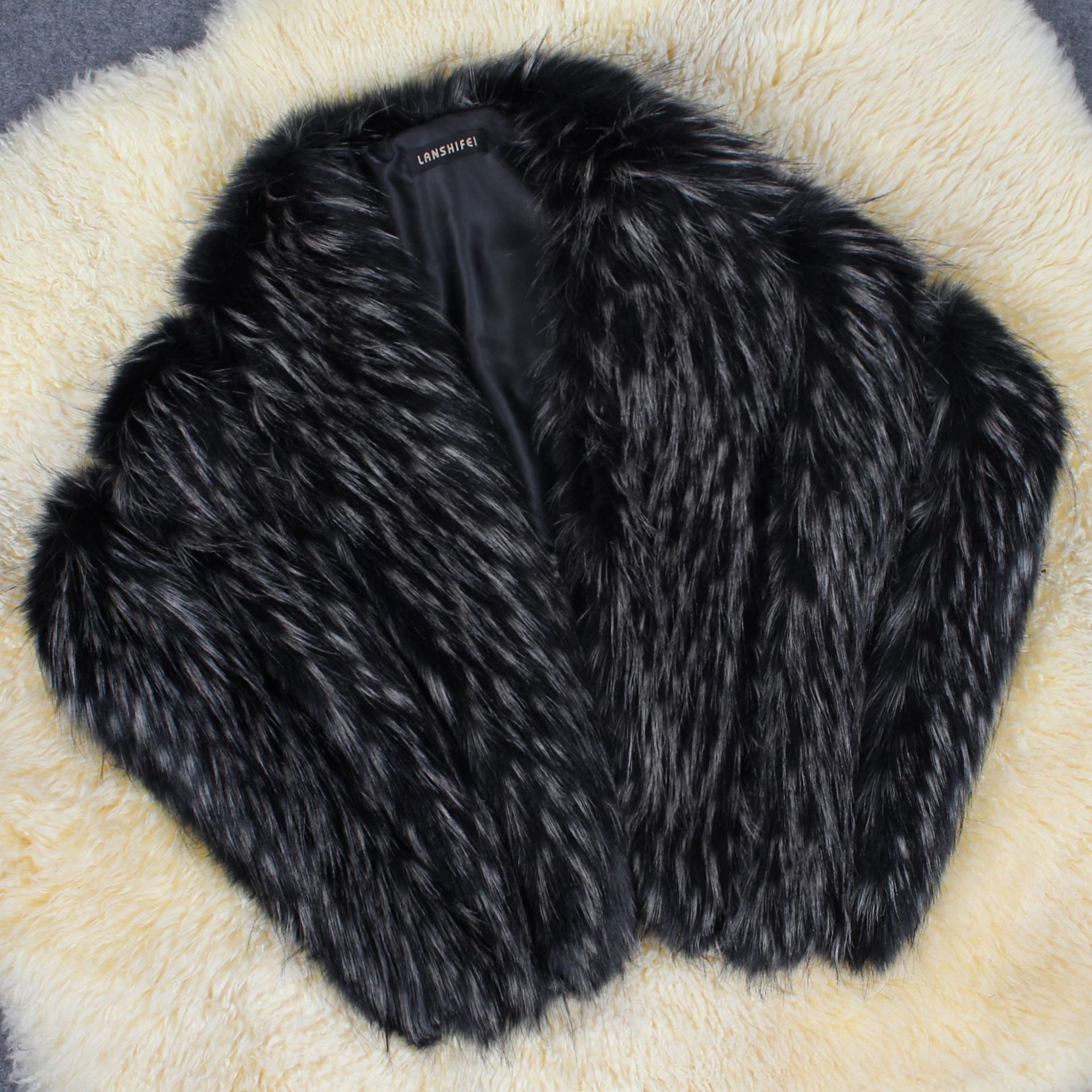 Shawl Made of fur for evenings and parties